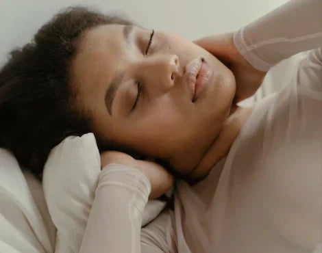 Image depicting a woman who is a side sleeper.